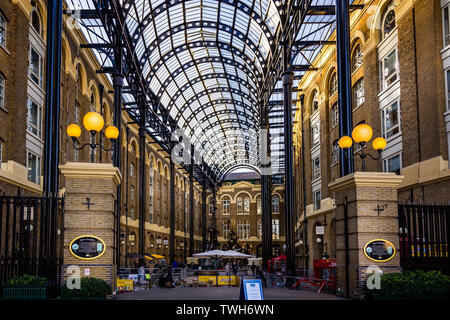 Il fieno la Galleria sulla South Bank di Londra, Regno Unito il 17 dicembre 2012 Foto Stock