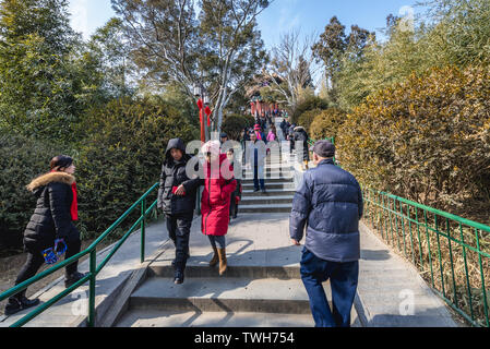 Scale per Guanmiao Pavilion nel Parco Jingshan a Pechino in Cina Foto Stock