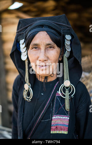 Ritratto di donna Akha Pixor etnicità, Phongsali, Laos, Asia. Foto Stock