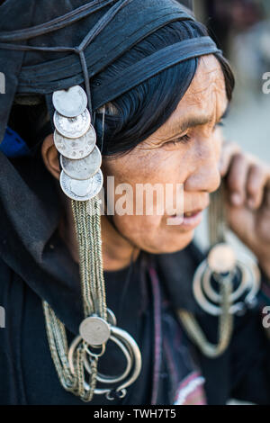 Ritratto di donna Akha Pixor etnicità, Phongsali, Laos, Asia. Foto Stock