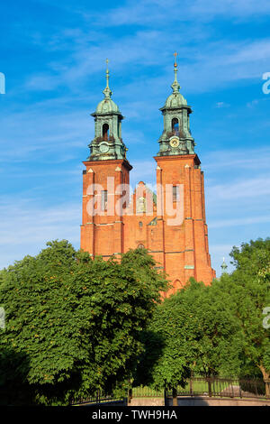 Cattedrale nella città di Gniezno, Polonia, su un luminoso giorno in estate Foto Stock