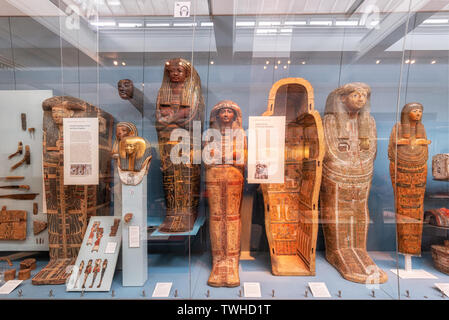 London, Regno Unito - 13 Maggio 2019: il British Museum di Londra. Hall dell antico Egitto, antiche mummie mostra . Foto Stock