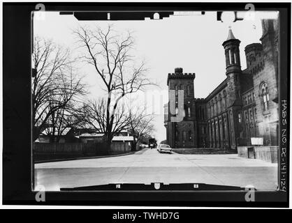 SE L'angolo inclinato, Copia Fotografia della piastra fotogrammetrica LC-HABS-GS05-T-2626-212L. - Smithsonian Institution Building, 1000 Jefferson Drive, tra il nono e il Dodicesimo strade, Southwest Washington, Distretto di Columbia, DC Foto Stock