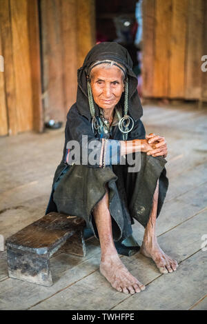 Ritratto di donna Akha Pixor etnicità, Phongsali, Laos, Asia. Foto Stock