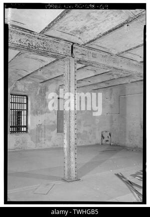 Secondo piano, cella camera no. 2 VISTA DELLA COLONNA DI CENTRO DA NORD-EST - Charleston County Jail, 21 Magazine Street, Charleston, Contea di Charleston, Sc; Mills, Robert; Barbot; Seyle; prezzo, Virginia B, trasmettitore Foto Stock