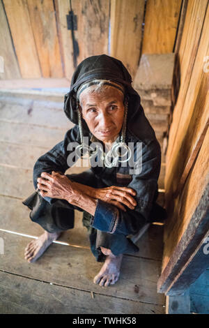 Ritratto di donna Akha Pixor etnicità, Phongsali, Laos, Asia. Foto Stock