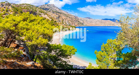 Vista panoramica della splendida spiaggia di Apella su Karpathos Island, Grecia Foto Stock