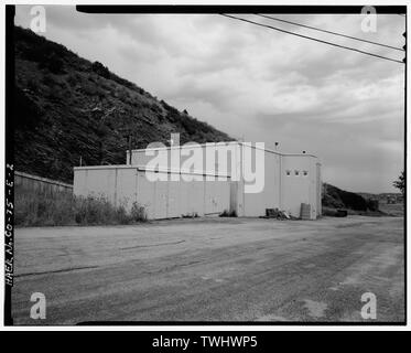 Lato anteriore e di edificio di comando, tunnel di collegamento visibile a sinistra, vista verso nord-est - Glenn L. Martin Company, Titan Missile Strutture di prova, edificio di comando A, Waterton Canyon Road e Colorado Highway 121, Lakewood, Jefferson county, CO Foto Stock