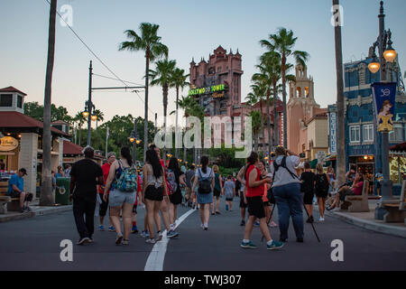 Orlando, Florida. Maggio 20, 2019. Persone che camminano su Sunset Boulevard a Hollywood Studios nel Walt Disney World area Foto Stock