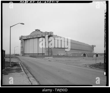 Panoramica del sito. A nord e a ovest di hangar no. 1. Visto dalla intersezione di copeland e attraversare le strade. Cerca 2186 S. - Marine Corps Air Station Tustin, a est di Red Hill Avenue tra Edinger Avenue e Barranca Parkway, Tustin, Orange County, CA Foto Stock