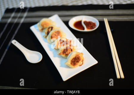 Close up gnocco fritto, setup bene sulla tabella pronto a servire Foto Stock