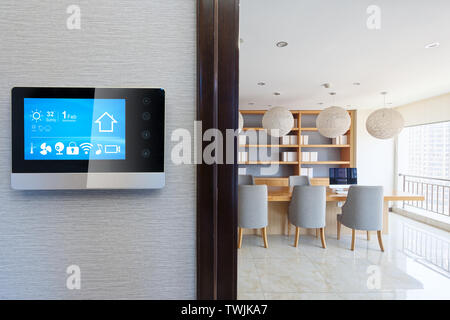 Smart screen sulla parete nella moderna sala riunioni Foto Stock