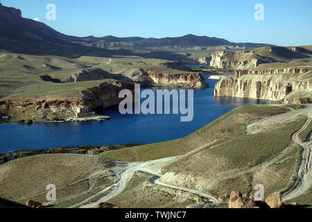 Bamyan. 19 giugno 2019. Foto scattata a giugno 19, 2019 mostra la band-e-Amir lago nella provincia di Mazar-i-Sharif, Afghanistan centrale. Credito: Noor Azizi/Xinhua/Alamy Live News Foto Stock