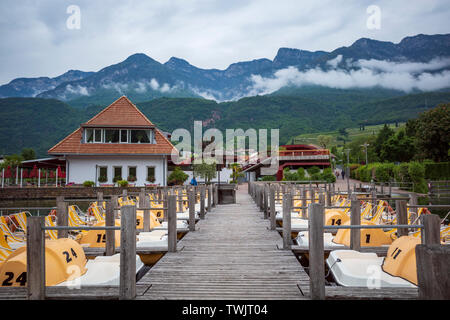 Il lago di Caldaro in Alto Adige Italia Foto Stock