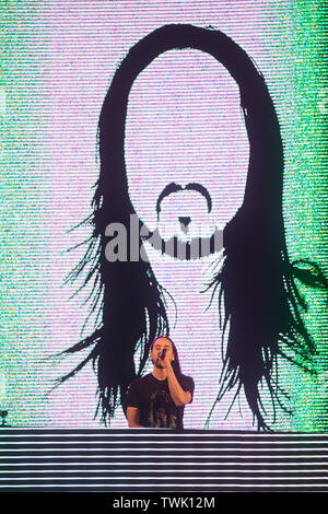 Torino, Italia. Xx Giugno, 2019. Steve Aoki esegue un dj-set durante il gruvillage festival a Torino, Italia. Credito: Daniele Baldi/Pacific Press/Alamy Live News Foto Stock