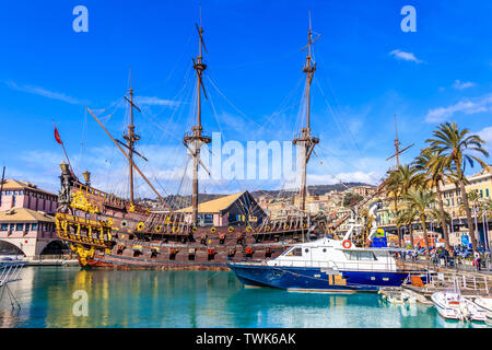 Genova, Italia - 9 Marzo 2019: la nave dei pirati costruito per Roman Polanski film Pirati ora ancorata in un porto di Genova, Italia Foto Stock