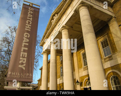 La Saatchi Gallery di arte contemporanea a Chelsea, Londra. Vista esterna. Londra, Inghilterra - Novembre 25, 2009. Foto Stock