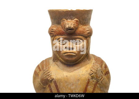 Madrid, Spagna - Settembre 8th, 2018: Mochica vaso raffigurante un cacciatore o huaco. Museo delle Americhe, Madrid, Spagna Foto Stock