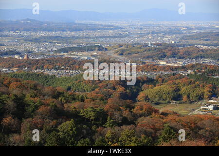 Nara shi , una delle città olddest in Giappone, la vista città sulla sommità del monte wakakusa Foto Stock