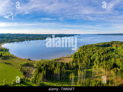 Vista sul lago di Starnberg vicino Tutzing, Alta Baviera, Baviera, Germania, Europa Foto Stock