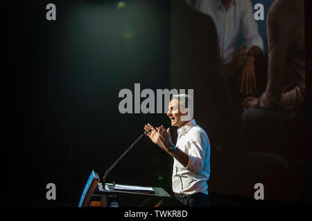 Atene, Grecia. Il 21 giugno, 2019. Kyriakos Mitsotakis, leader del partito conservatore "Nuova democrazia", parla ai suoi sostenitori durante un rally. Credito: Angelos Tzortzinis/dpa/Alamy Live News Foto Stock