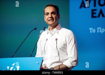 Atene, Grecia. Il 21 giugno, 2019. Kyriakos Mitsotakis, leader del partito conservatore "Nuova democrazia", parla ai suoi sostenitori durante un rally. Credito: Angelos Tzortzinis/dpa/Alamy Live News Foto Stock