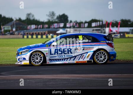 Dalton on Tees, Inghilterra, 15 giugno 2019. Aiden Moffat alla guida di una Mercedes-Benz Classe per utensili laser Racing durante le prove libere per il Kwik montare British Touring Car Championship a Croft Racing circuito. Foto Stock