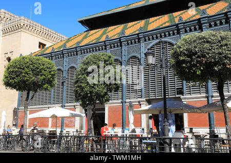 La parte anteriore della storica Mercado de Atarazanas mercato coperto, nella città di Malaga, Spagna, Europa Foto Stock