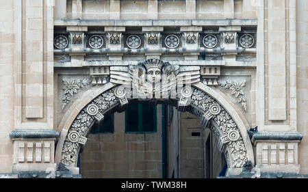 Balluta edificio situato a St Julians Balluta Bay, considerata l'iconico Edificio Art Nouveau in Malta, Foto Stock