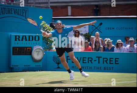 Londra, Regno Unito. Il 21 giugno, 2019. Stefanos Tsitsipas della Grecia durante la febbre-TREE i campionati di tennis 2019 presso la Queen's Club di Londra, Inghilterra il 21 giugno 2019. Foto di Andy Rowland. Credito: prime immagini multimediali/Alamy Live News Foto Stock