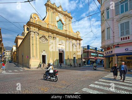 Santa Maria degli Angeli, la chiesa al centro di San Remo, città portuale presso la costa ligure, Liguria, Italia Foto Stock