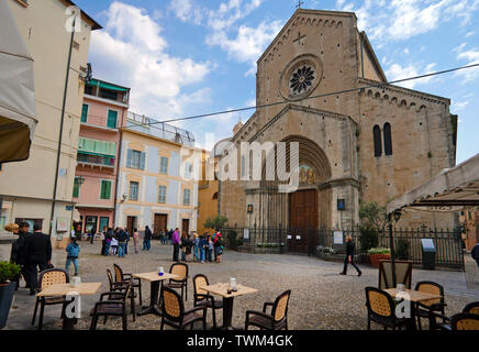 San Siro Cattedrale in Piazza San Siro, storica città vecchia La Pigna, San Remo, Riviera di PonenteItaly, Liguria, Italia Foto Stock