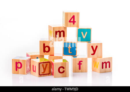 Cubi di giocattolo. Collezione bambino. ABC lettere fatte dai giocattoli per bambini Foto Stock