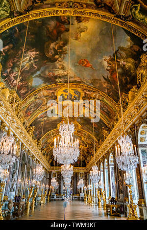 VERSAILLES, Francia - 14 Febbraio 2018 : la Sala degli Specchi del Palazzo di Versailles Foto Stock