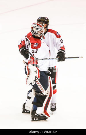 Giugno 21, 2019 - MELBOURNE, Australia - 21 giugno: Canada celebra vincendo nel 2019 Ice Hockey Classic in Melbourne, Australia (credito Immagine: © Chris Putnam/ZUMA filo) Foto Stock