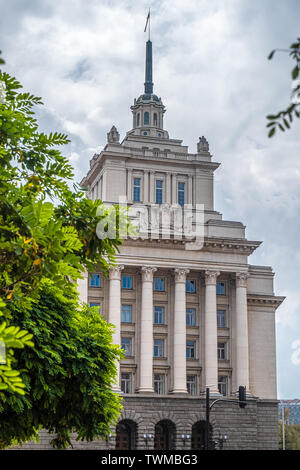 Monumentale era comunista eredità architettonica nel centro di Sofia, Bulgaria. Foto Stock