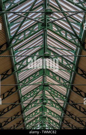 Tetto della storica Sofia Central Market Hall, un antico mercato coperto nel centro di Sofia, Bulgaria Foto Stock
