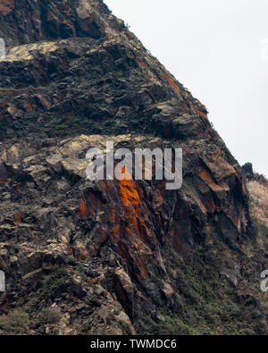 Una scogliera di roccia Foto Stock