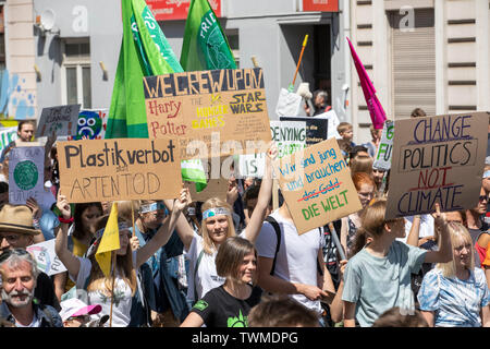 Prima la protezione del clima a livello internazionale la dimostrazione, clima sciopero, il movimento di venerdì per il futuro, in Aachen, con decine di migliaia di participan Foto Stock