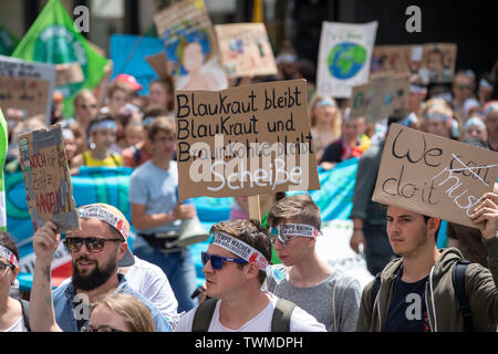 Prima la protezione del clima a livello internazionale la dimostrazione, clima sciopero, il movimento di venerdì per il futuro, in Aachen, con decine di migliaia di participan Foto Stock