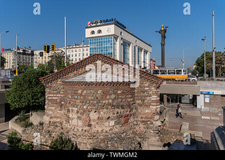 Sofia, Bulgaria - 3 Maggio 2019: antica chiesa ortodossa di San Petka nella città di Sofia, Bulgaria Foto Stock