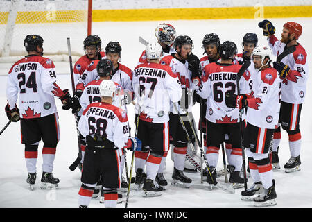 Melbourne, Victoria, Australia. Il 21 giugno 2019. 2019 Ice Hockey Classic, Canada rispetto a Stati Uniti e Canada i giocatori festeggiare la vittoria Credit: Azione Plus immagini di sport/Alamy Live News Foto Stock