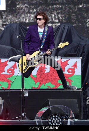 Manic Street predicatori support Bon Jovi durante l'Questa casa non è in vendita tour allo Stadio di Wembley. Foto Stock