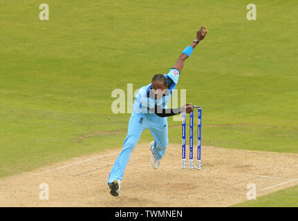 Leeds, Regno Unito. Il 21 giugno 2019. Jofra Archer di Inghilterra bowling durante l'Inghilterra v Sri Lanka, ICC Cricket World Cup Match, a Headingley, Leeds, Inghilterra. Credito: Lo sport europeo Agenzia fotografica/Alamy Live News Foto Stock