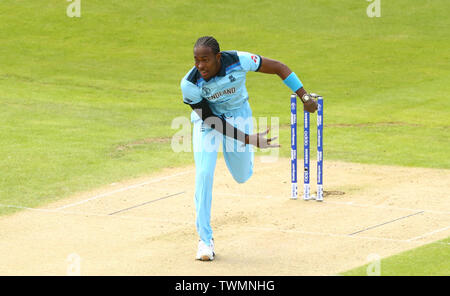 Leeds, Regno Unito. Il 21 giugno 2019. Jofra Archer di Inghilterra bowling durante l'Inghilterra v Sri Lanka, ICC Cricket World Cup Match, a Headingley, Leeds, Inghilterra. Credito: Lo sport europeo Agenzia fotografica/Alamy Live News Foto Stock