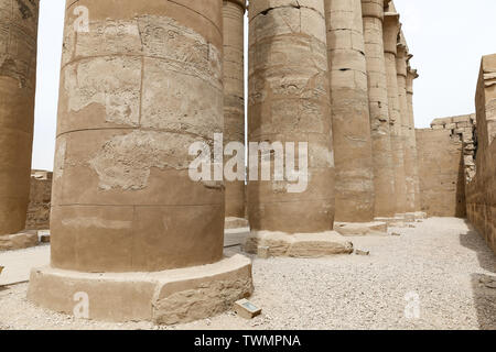 Le colonne nel Tempio di Luxor, città di Luxor, Egitto Foto Stock
