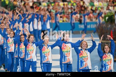 Minsk, Bielorussia. 21 giu 2019. Volontari entrare nello stadio. Cerimonia di apertura del 2° giochi europei a Minsk2019. Minsk, Bielorussia. Il 21 giugno, 2019. Credito: Sport In immagini/Alamy Live News Foto Stock