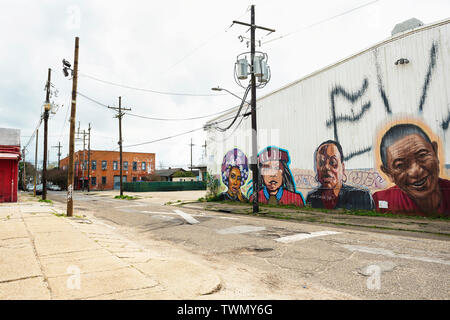 Murales che fiancheggiano le strade del quartiere di Bywater. New Orleans. Foto Stock