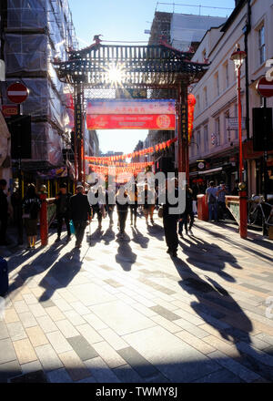 Luminosa e soleggiata giornata nella Chinatown di Londra Foto Stock