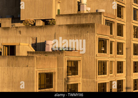 Sydney, Nuovo Galles del Sud / Australia; Luglio 28, 2018: vecchio edificio industriale al tramonto di Sydney, Australia Foto Stock
